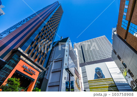 日本の東京都市景観 東急歌舞伎町タワー(が開業)前のアパホテル〈新宿 歌舞伎町タワー〉などを望む 日本の東京都市景観 東急歌舞伎町タワー(が開業)前のアパホテル〈新宿 歌舞伎町タワー〉などを望む 103758908