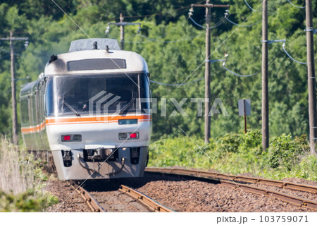 【伊勢線】複線区間を快走する特急南紀1号 【伊勢線】複線区間を快走する特急南紀1号 103759071