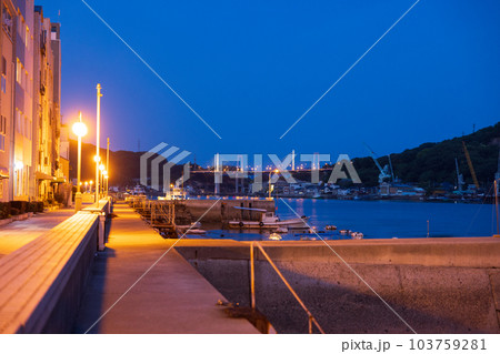 尾道の海の夜景 尾道の海の夜景 103759281