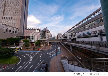 小倉駅北口付近の夕暮れの景観【福岡県北九州市】 103761509