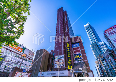 日本の東京都市景観 東急歌舞伎町タワー(が開業)や西武新宿駅などを望む 日本の東京都市景観 東急歌舞伎町タワー(が開業)や西武新宿駅などを望む 103761542