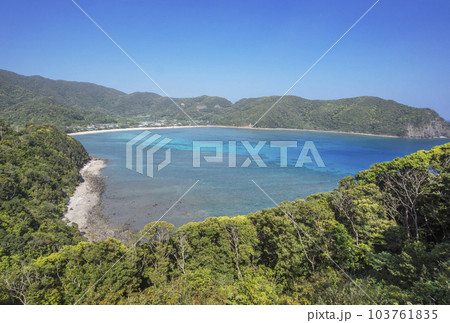 奄美大島 マネン崎展望台 嘉鉄湾の風景 世界遺産の海 大島海峡 奄美観光スポット 奄美大島 マネン崎展望台 嘉鉄湾の風景 世界遺産の海 大島海峡 奄美観光スポット 103761835