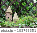 かわいらしいお家 103763351