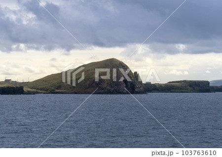 北海道利尻島 海から眺めるペシ岬 / Rishiri Island, Japan 北海道利尻島 海から眺めるペシ岬 / Rishiri Island, Japan 103763610