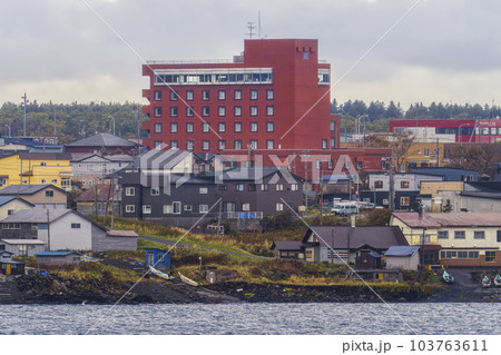 北海道利尻島 鴛泊港周辺の町並み・北国グランドホテル / Rishiri Island, Japan 103763611