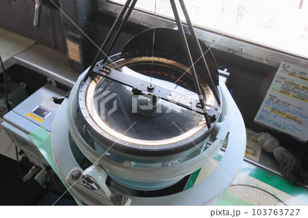 羅針盤　ジャイロコンパス　船の進路 103763727