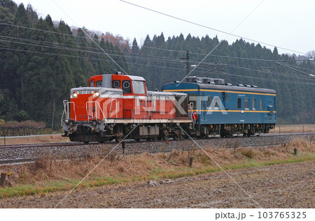 北陸本線　牛ノ谷ー大聖寺　JR西日本　DE10-1116（富山）＋マヤ34-2007（京都）　マヤ検 103765325