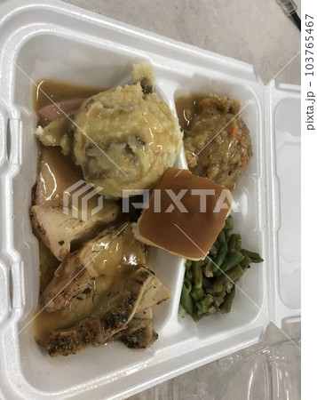 アメリカでよくあるランチの中身 アメリカでよくあるランチの中身 103765467