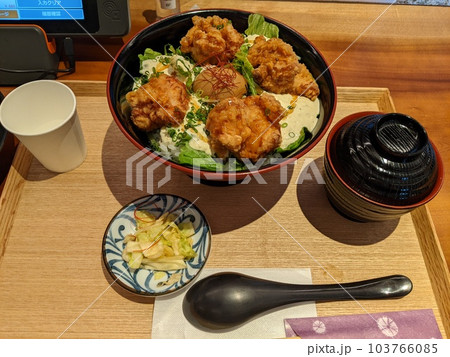 唐揚げ丼 唐揚げ丼 103766085