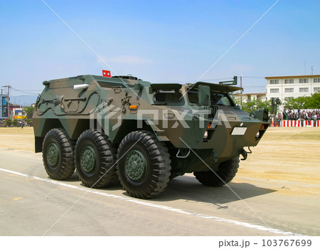 行進する陸上自衛隊の82式指揮通信車 行進する陸上自衛隊の82式指揮通信車 103767699