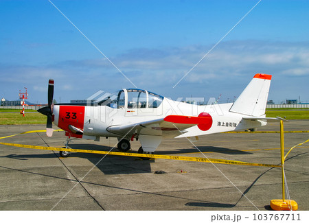 展示中の海上自衛隊練習機T-5 103767711