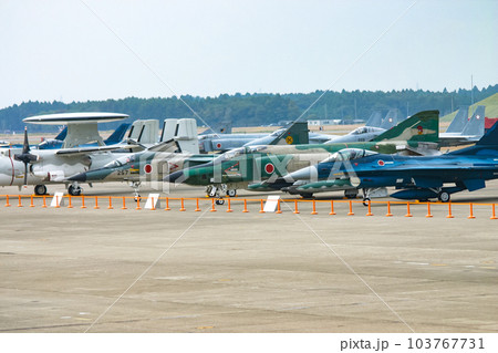 展示される航空自衛隊の航空機 展示される航空自衛隊の航空機 103767731