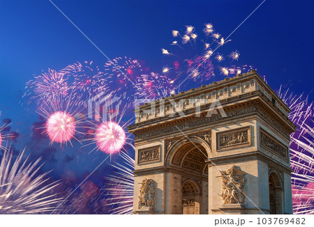 Celebratory colorful fireworks over the Arc de...の写真素材 [103769482] - PIXTA