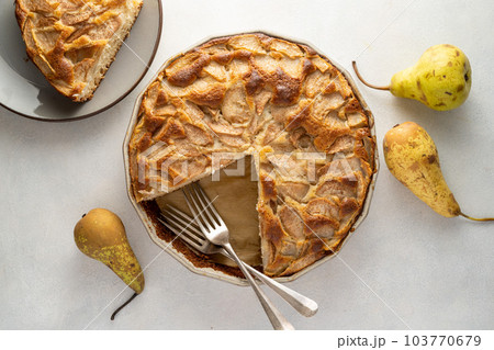 Pear pie, top view. Whole round homemade traditional pear pie tart with fresh fruits. 103770679