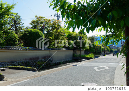 社家の町並み　上賀茂神社の社家町　明神川沿い 103771058