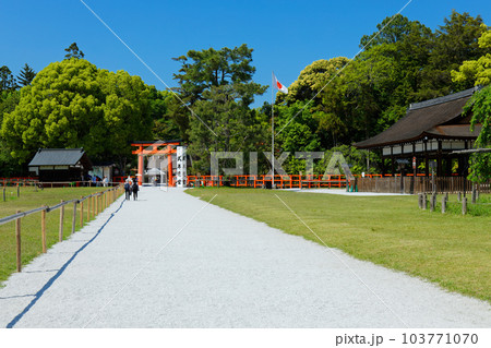 上賀茂神社　二の鳥居 103771070