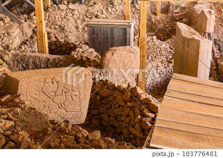 トルコ シャンルウルファ近郊にある世界遺産のギョベクリ・テペ遺跡 トルコ シャンルウルファ近郊にある世界遺産のギョベクリ・テペ遺跡 103776481