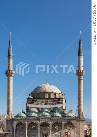 トルコ カイセリの市街地にあるブリュンズモスク トルコ カイセリの市街地にあるブリュンズモスク 103776856