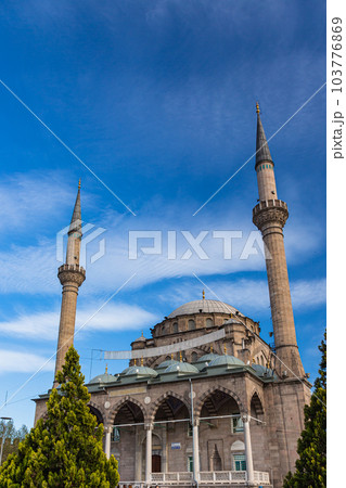 トルコ　カイセリの市街地にあるブリュンズモスク 103776869
