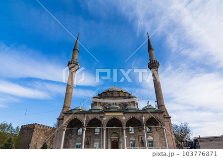 トルコ カイセリの市街地にあるブリュンズモスク トルコ カイセリの市街地にあるブリュンズモスク 103776871