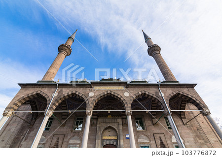 トルコ カイセリの市街地にあるブリュンズモスク トルコ カイセリの市街地にあるブリュンズモスク 103776872