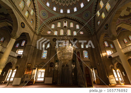 トルコ カイセリの市街地にあるブリュンズモスクの礼拝堂内 トルコ カイセリの市街地にあるブリュンズモスクの礼拝堂内 103776892