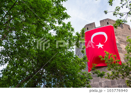 トルコ カイセリの市街地にあるカイセリ城 トルコ カイセリの市街地にあるカイセリ城 103776940