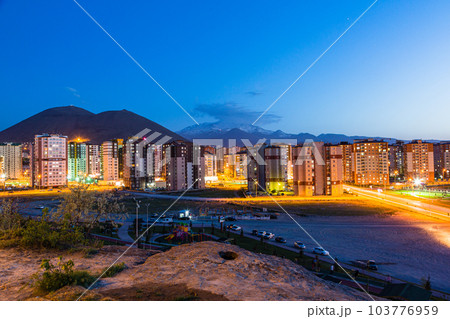 トルコ カイセリの市街地の夜景 トルコ カイセリの市街地の夜景 103776959