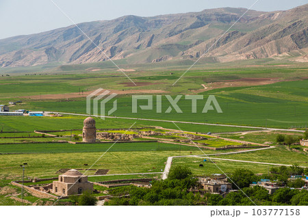 トルコ 水没前のハサンケイフに建つゼイネル・ベイ廟とアルトゥクル・ハマム トルコ 水没前のハサンケイフに建つゼイネル・ベイ廟とアルトゥクル・ハマム 103777158