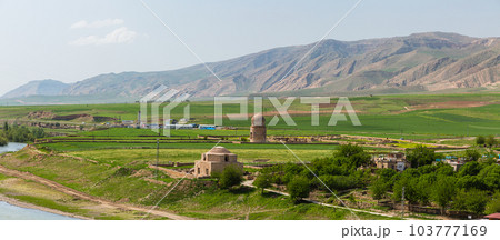 トルコ 水没前のハサンケイフに建つゼイネル・ベイ廟とアルトゥクル・ハマム トルコ 水没前のハサンケイフに建つゼイネル・ベイ廟とアルトゥクル・ハマム 103777169