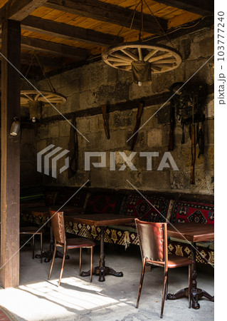 トルコ　エルズルムの市街地にあるカフェ 103777240