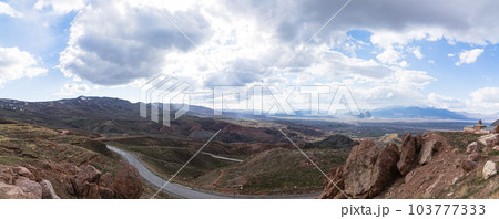 トルコ イサク・パシャ宮殿の山から見えるとドゥバヤジットの街並みと広陵地帯 トルコ イサク・パシャ宮殿の山から見えるとドゥバヤジットの街並みと広陵地帯 103777333