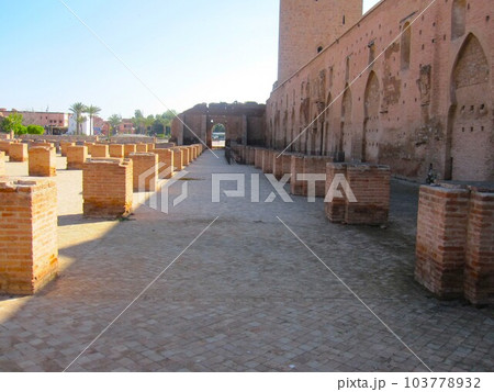 ミナレットが美しいマラケシュのクトゥービヤ・モスク ミナレットが美しいマラケシュのクトゥービヤ・モスク 103778932