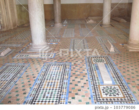 マラケシュのサード王朝墓墳群、3つのミフラーブの間 103779086