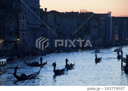 ベネチアのゴンドラ 103779587