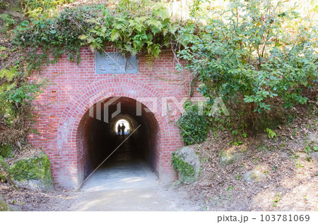 福岡県の人気観光スポット太宰府天満宮から宝満宮竈門神社へ行く隧道 福岡県の人気観光スポット太宰府天満宮から宝満宮竈門神社へ行く隧道 103781069