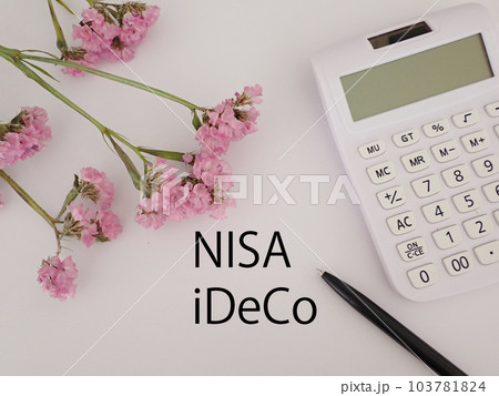 NISAとiDeCoの文字、電卓やペン NISAとiDeCoの文字、電卓やペン 103781824