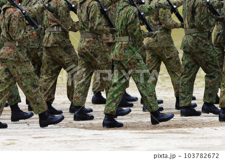 自衛隊の行軍 整列 歩行訓練 自衛隊の行軍 整列 歩行訓練 103782672