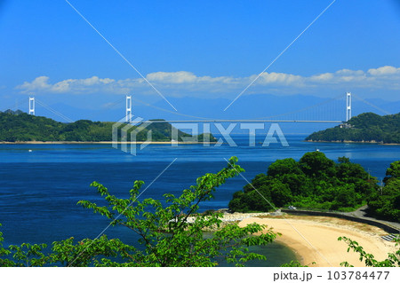 【愛媛県】快晴の来島海峡大橋（しまなみ海道） 103784477