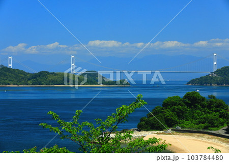 【愛媛県】快晴の来島海峡大橋（しまなみ海道） 103784480
