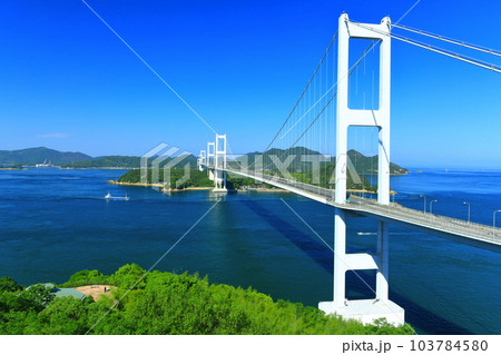【愛媛県】快晴の来島海峡大橋（しまなみ海道） 103784580