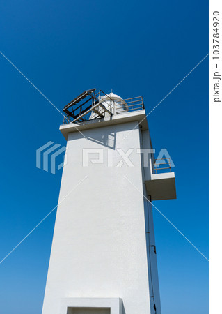 春先の青空と加佐ノ岬に立つ加佐岬灯台の風景|加賀市イメージ|灯台イメージ|石川県加賀市 春先の青空と加佐ノ岬に立つ加佐岬灯台の風景|加賀市イメージ|灯台イメージ|石川県加賀市 103784920