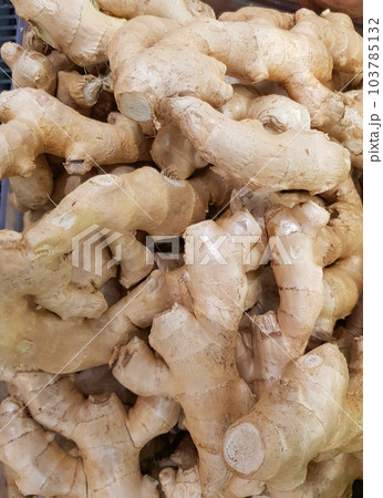 Fresh organic ginger on the fresh food market, vertical background 103785132