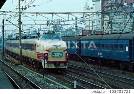 鶯谷の列車 103785721