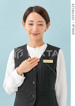 制服の女性　ビジネス 103786128