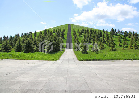 北海道札幌市「モエレ沼公園」「モエレ山」 103786831