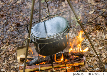 アウトドア。はんごうでごはん　rice cooker for outdoor and camping 103788224