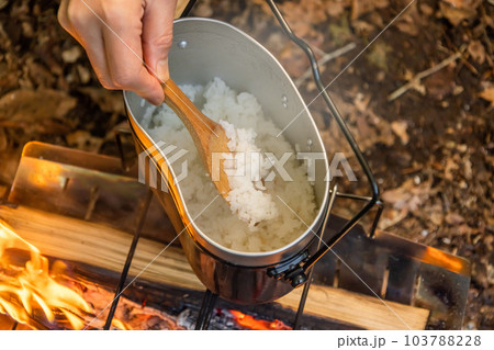 アウトドア。はんごうでごはん rice cooker for outdoor and camping アウトドア。はんごうでごはん rice cooker for outdoor and camping 103788228