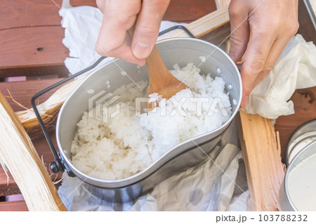 アウトドア。はんごうでごはん rice cooker for outdoor and camping アウトドア。はんごうでごはん rice cooker for outdoor and camping 103788232
