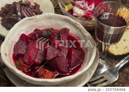 ボルシチとビーツ料理 103788466